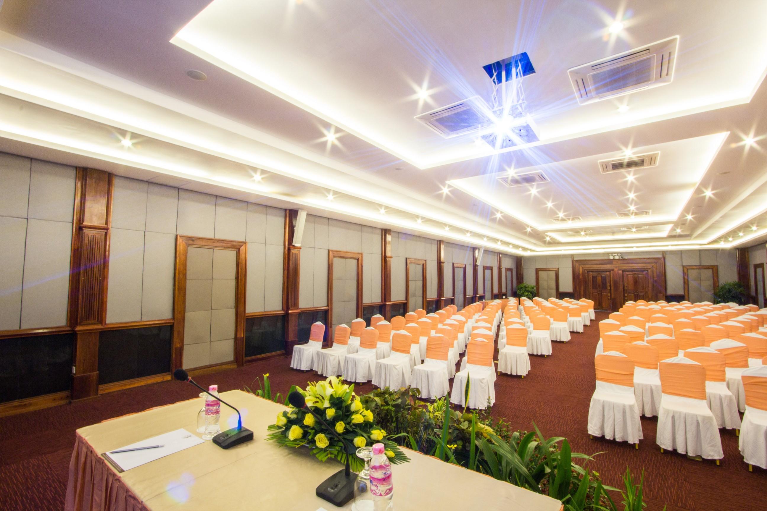 โรงแรมโรยัล เอ็มไพร์ เสียมราฐ ภายนอก รูปภาพ