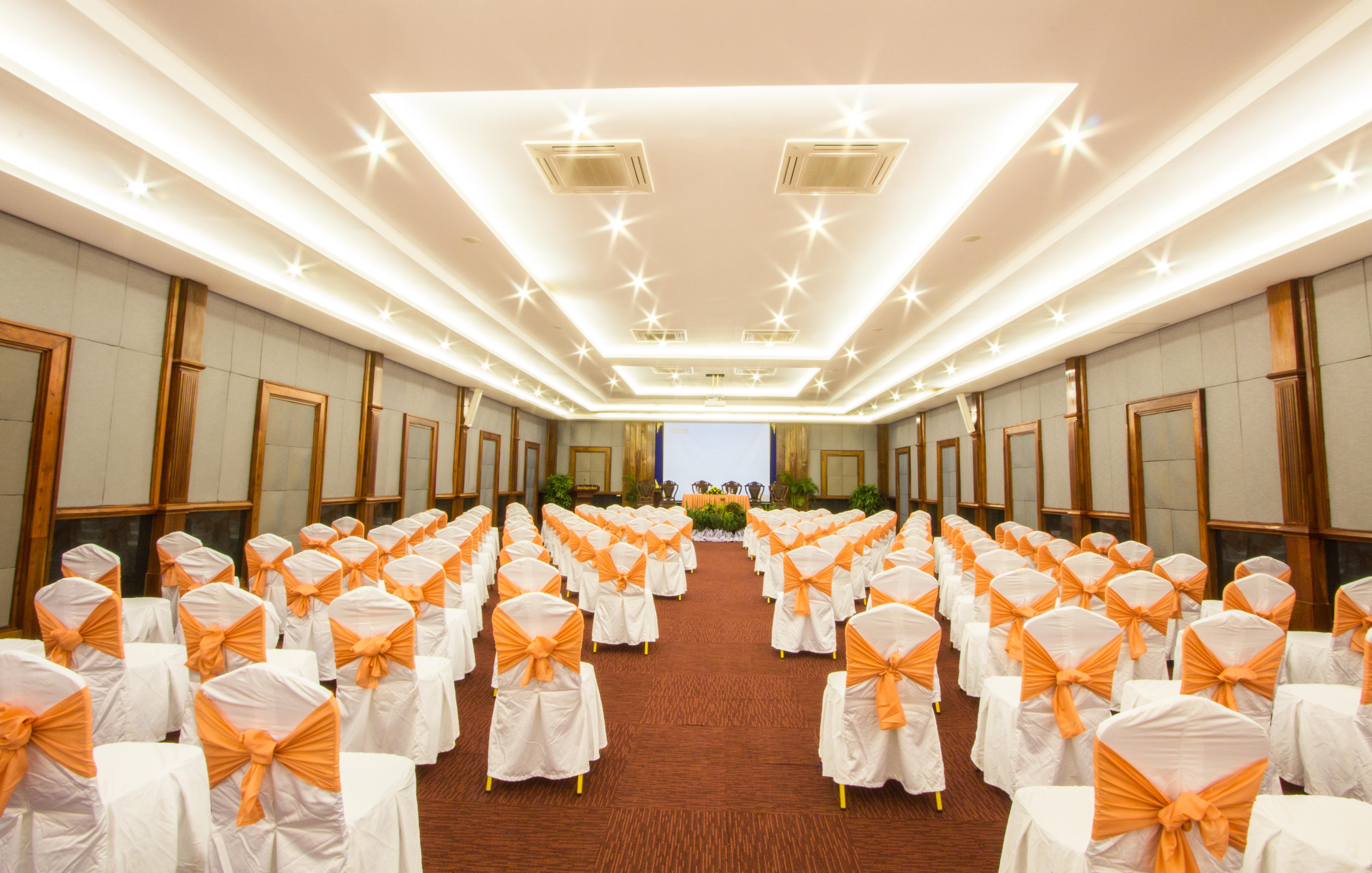 โรงแรมโรยัล เอ็มไพร์ เสียมราฐ ภายนอก รูปภาพ