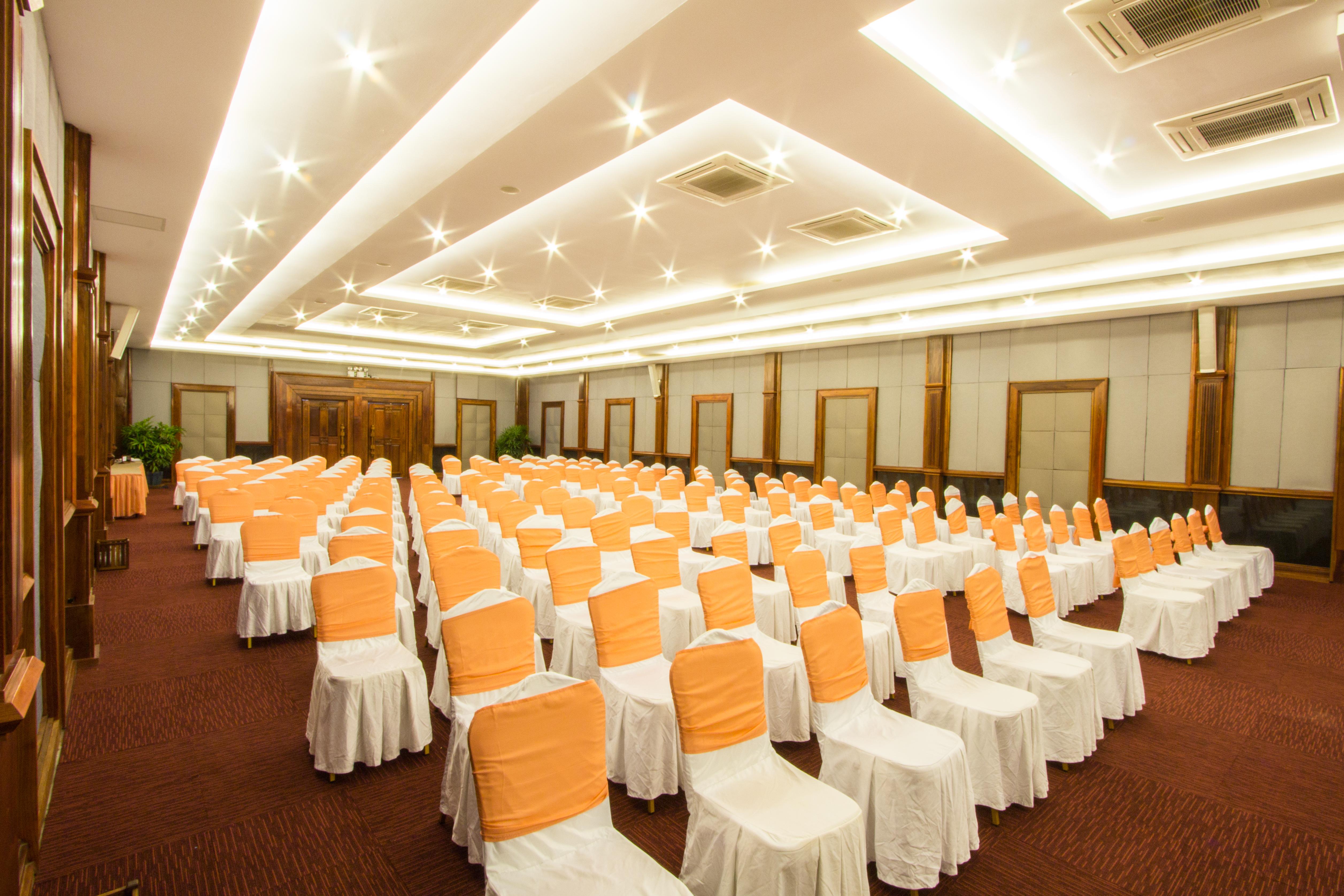 โรงแรมโรยัล เอ็มไพร์ เสียมราฐ ภายนอก รูปภาพ