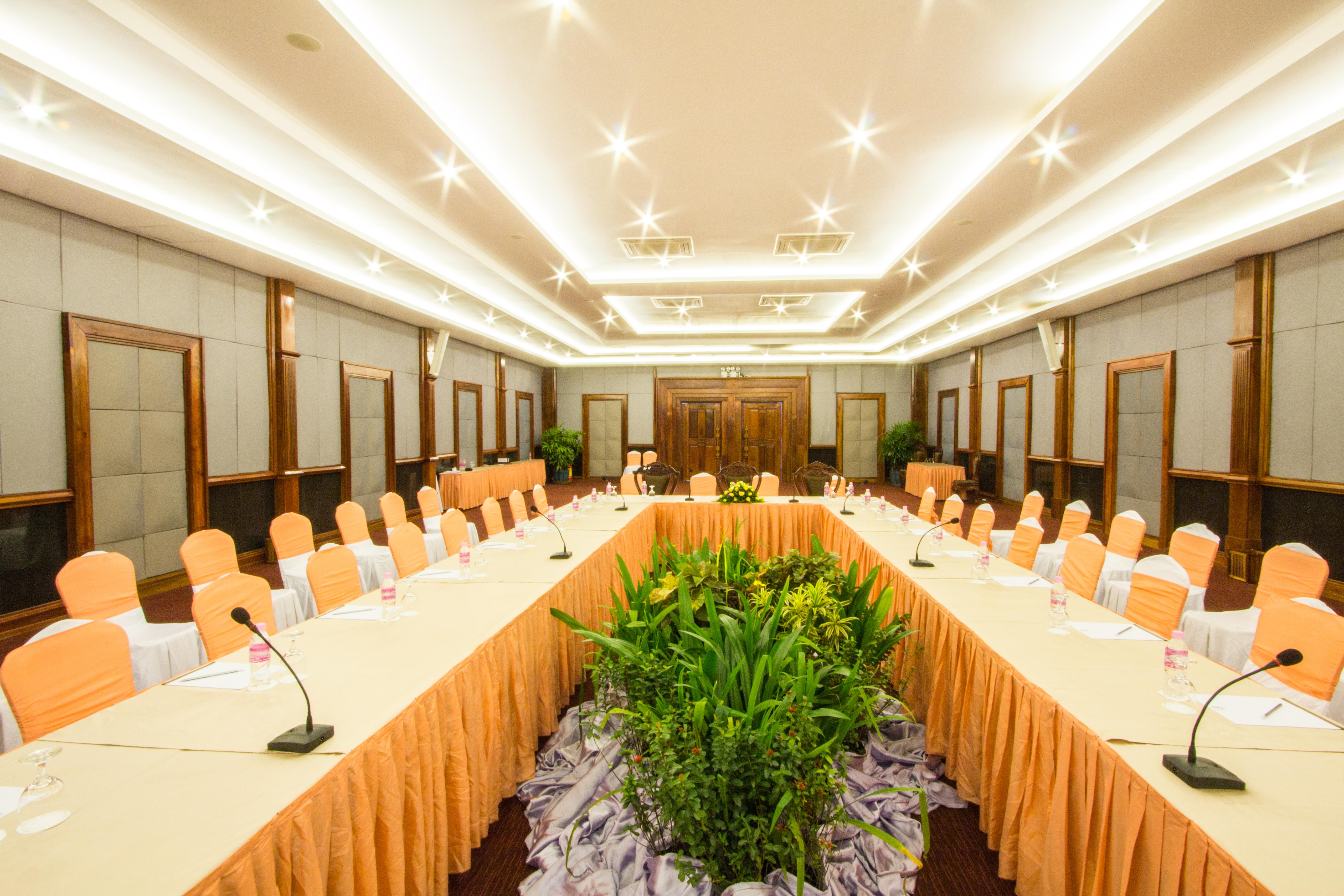 โรงแรมโรยัล เอ็มไพร์ เสียมราฐ ภายนอก รูปภาพ