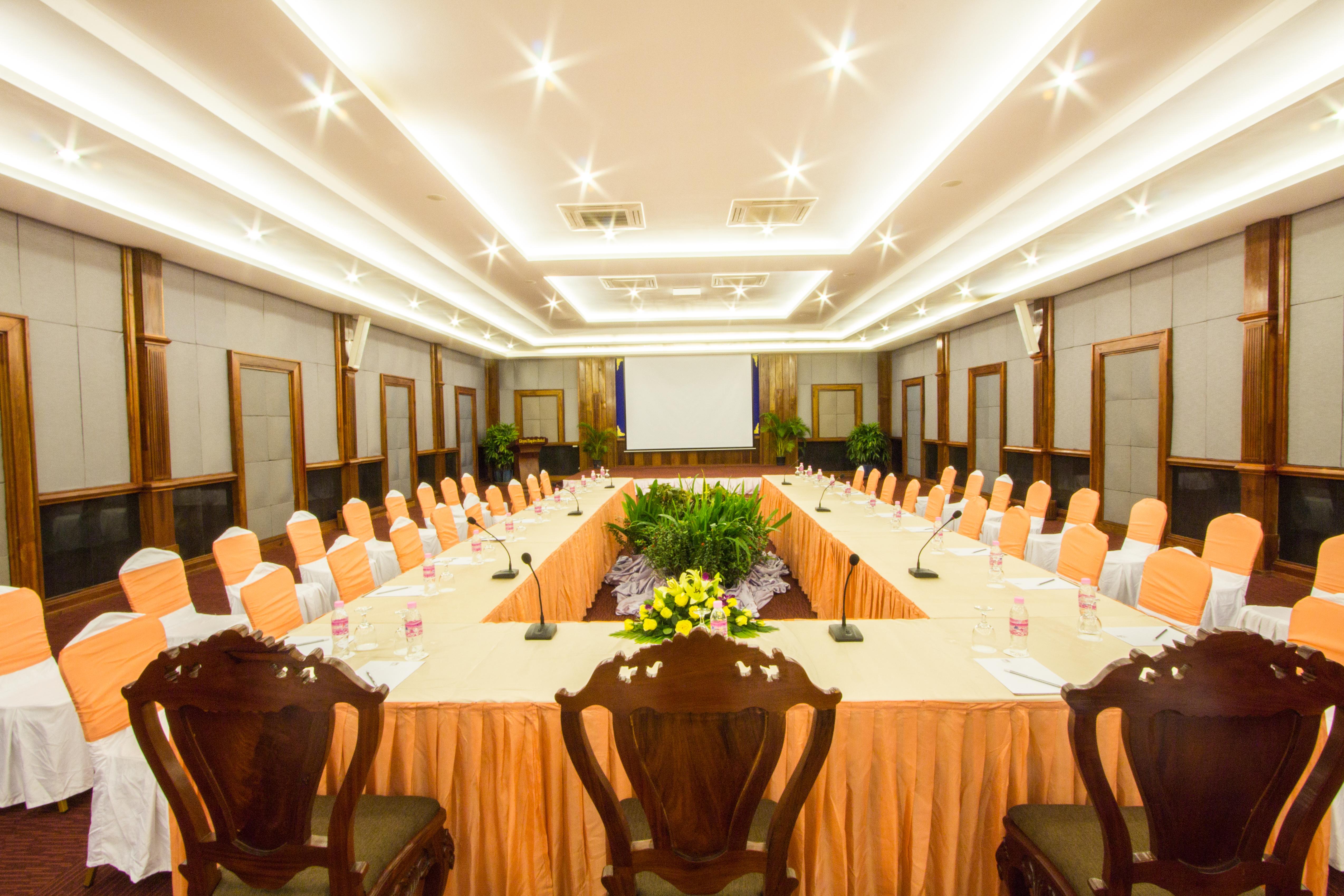 โรงแรมโรยัล เอ็มไพร์ เสียมราฐ ภายนอก รูปภาพ